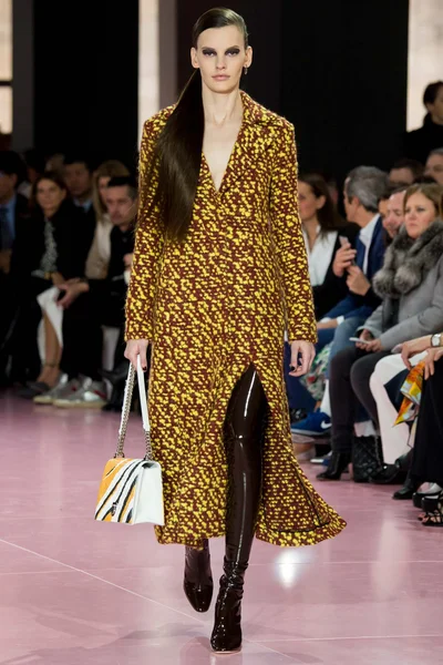 Look 44